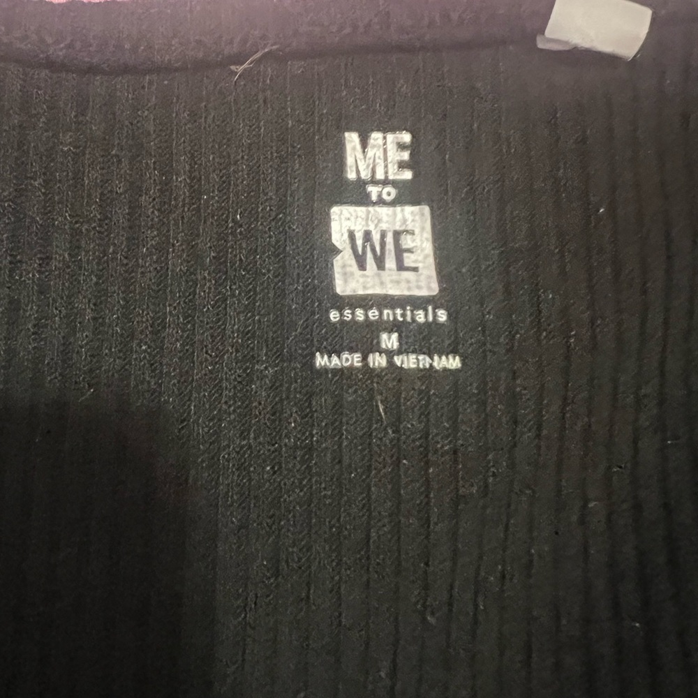 Black longe sleeve front zip top